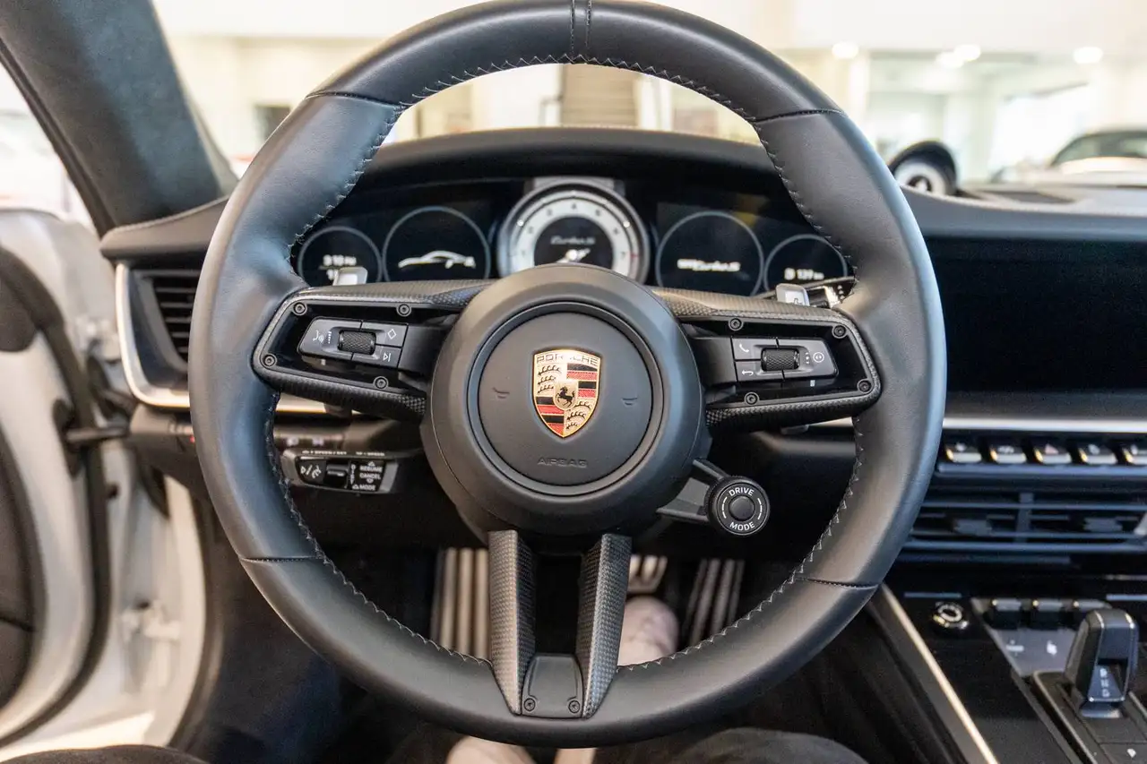 Porsche 911 - Image 38