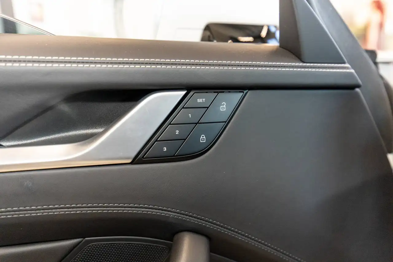 Porsche 911 - Image 35