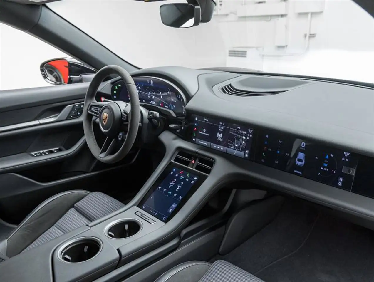 Porsche Taycan - Image 36