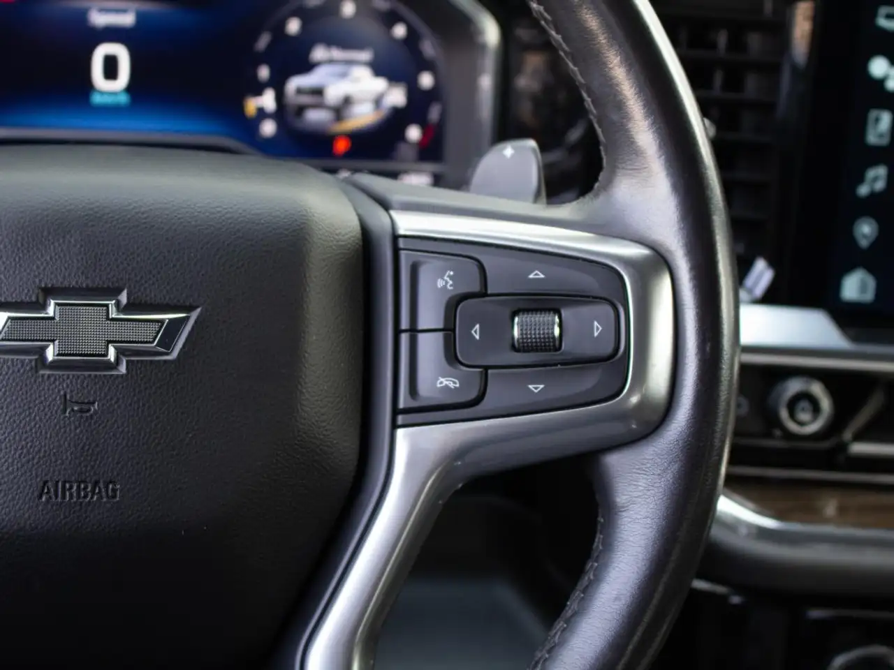 Chevrolet Silverado 1500 - Image 18