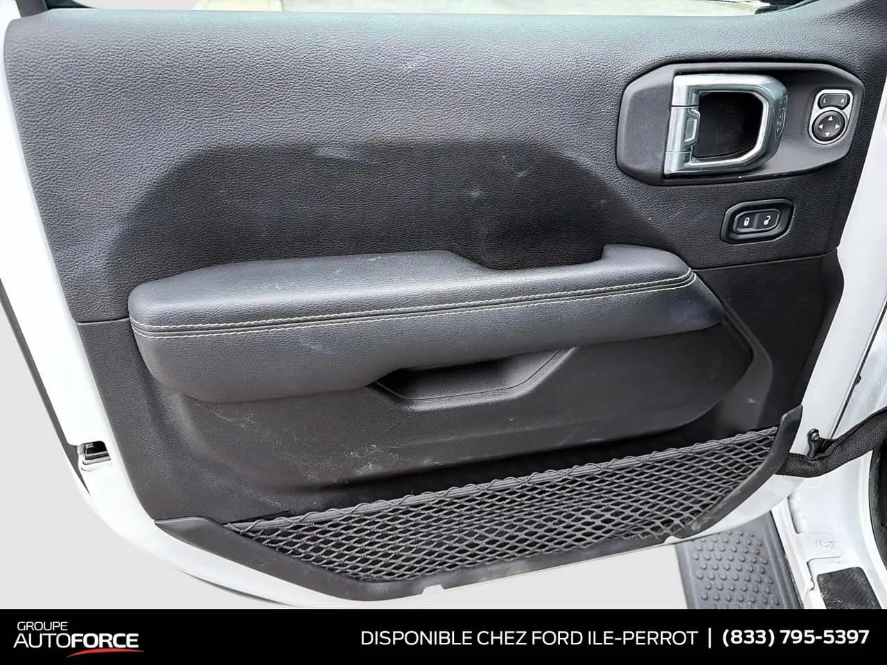 Jeep Wrangler - Image 11