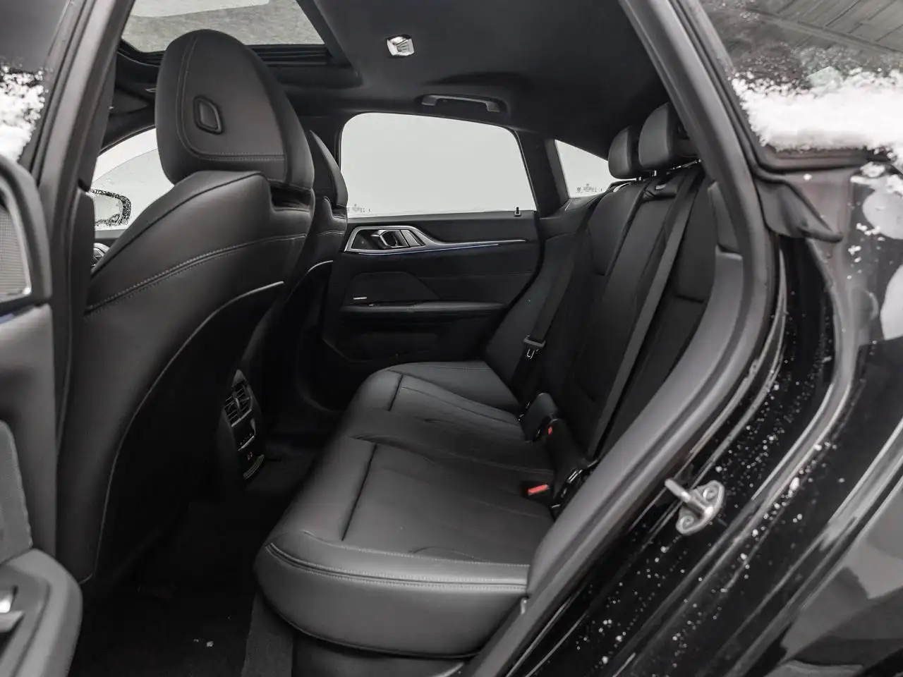 BMW i4 - Image 27