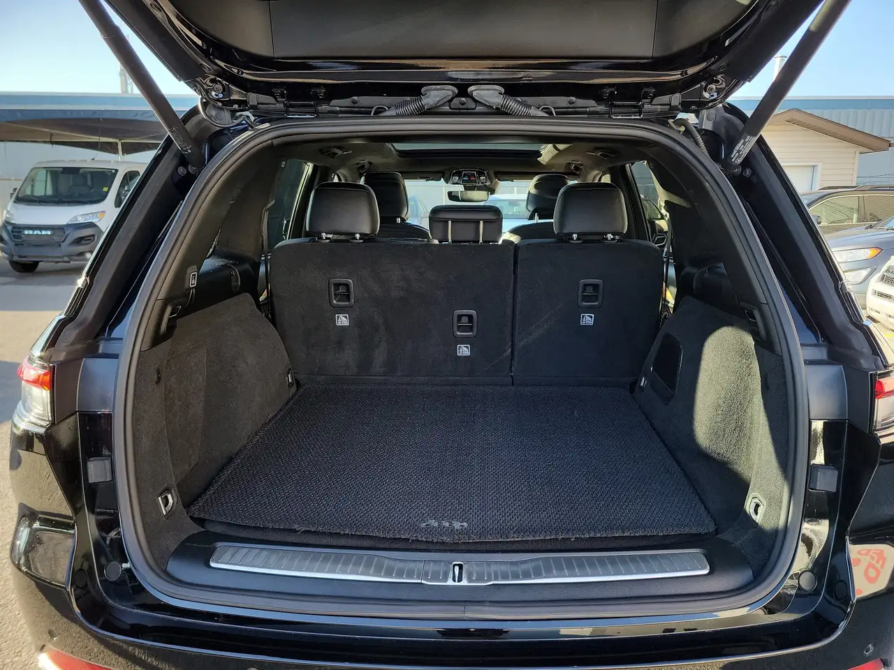 Jeep Grand Cherokee - Image 28