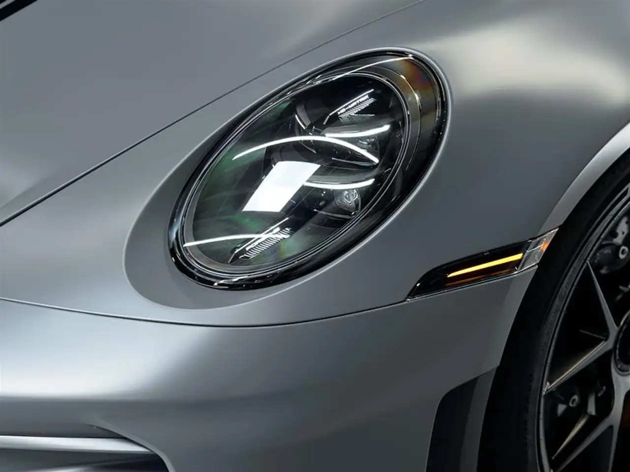 Porsche 911 - Image 12