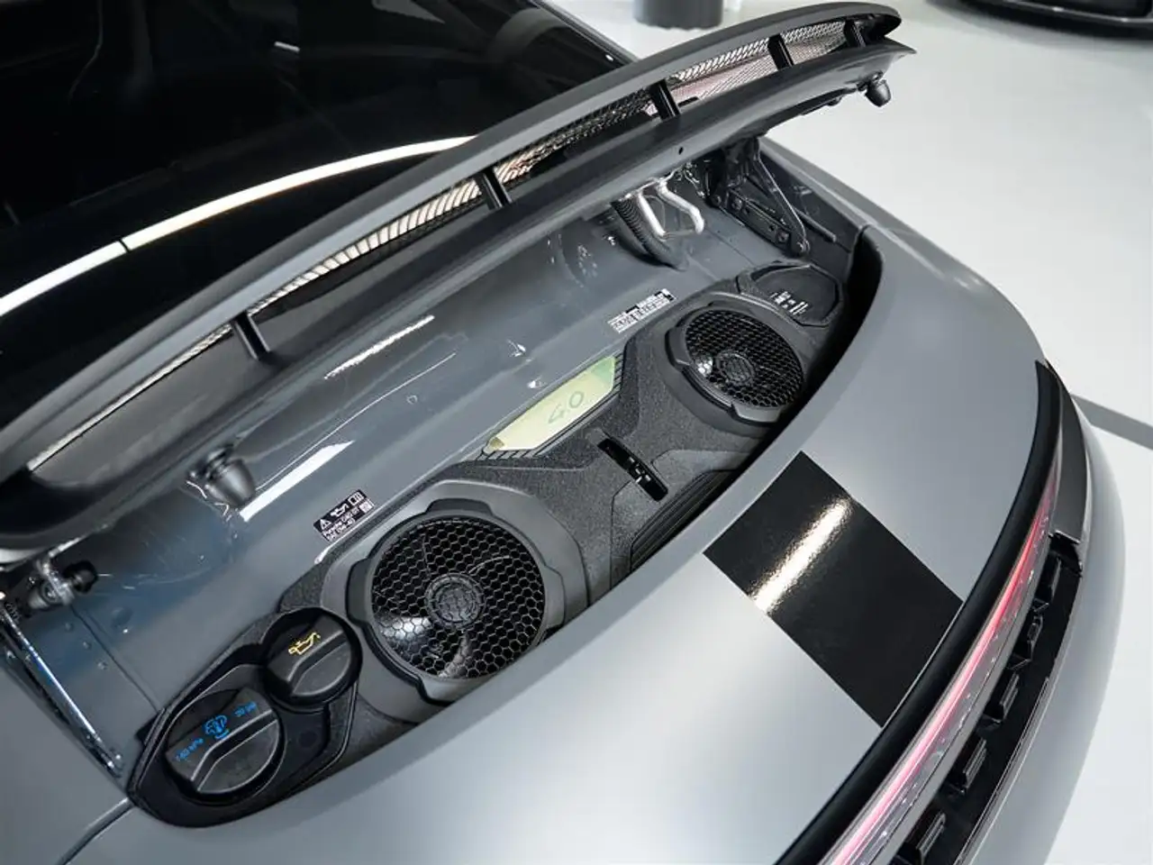 Porsche 911 - Image 19