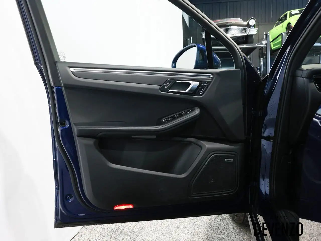 Porsche Macan - Image 11