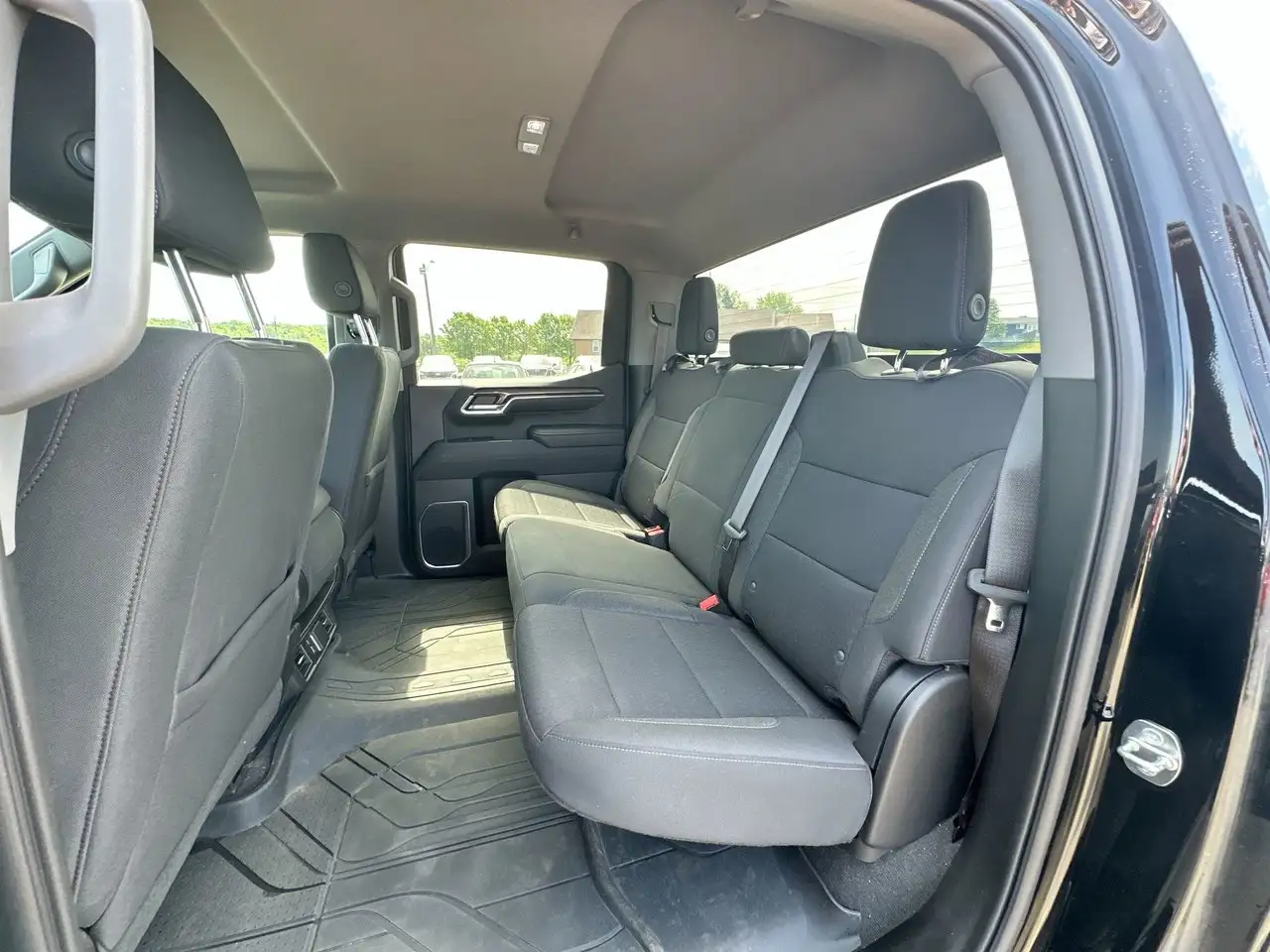Chevrolet Silverado 1500 - Image 32