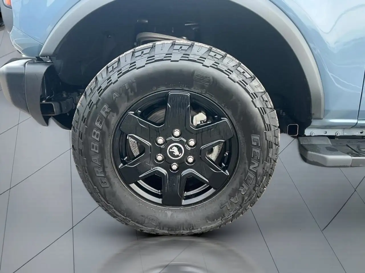 Ford Bronco - Image 9