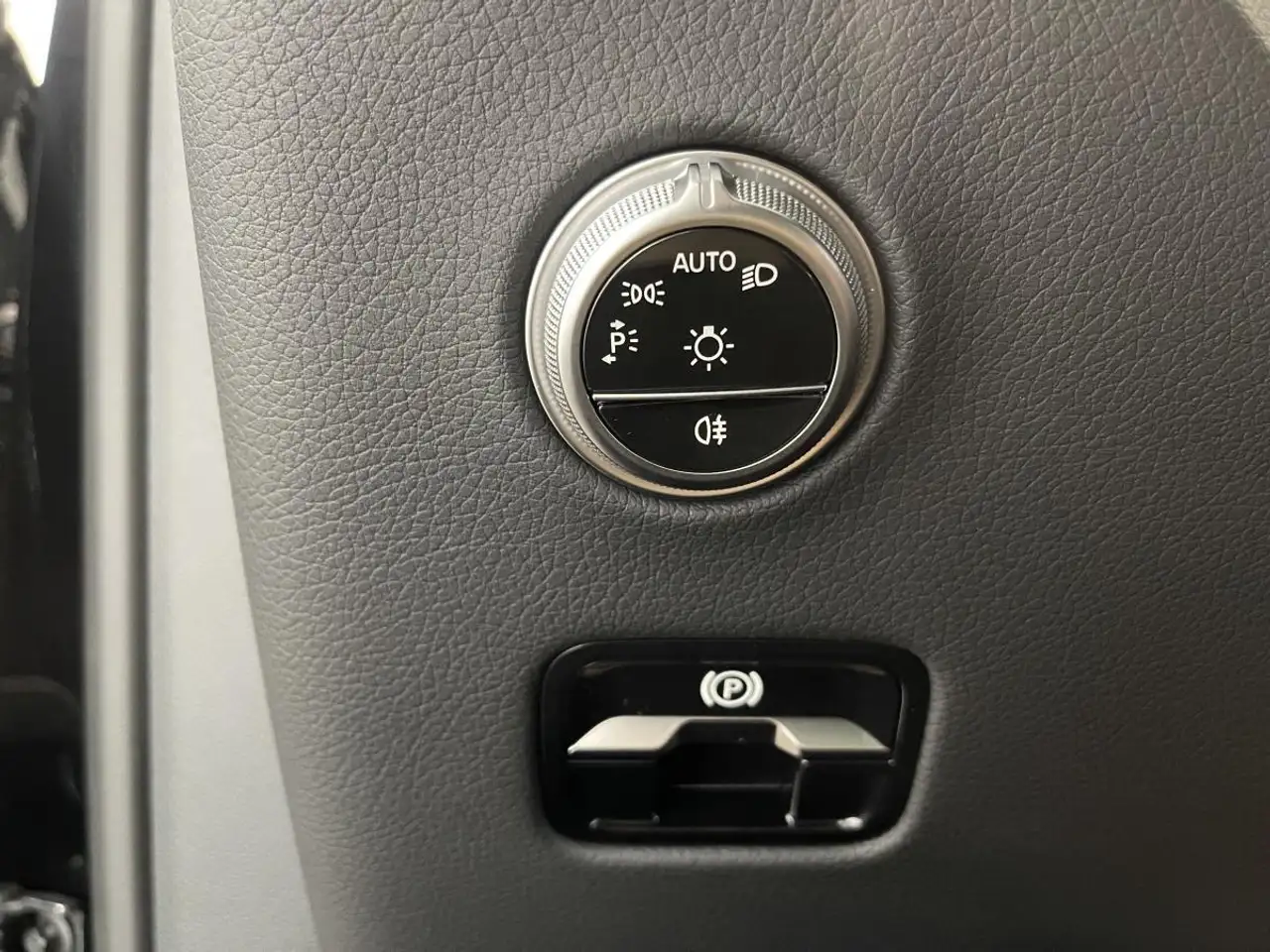 Mercedes-Benz GLC - Image 17