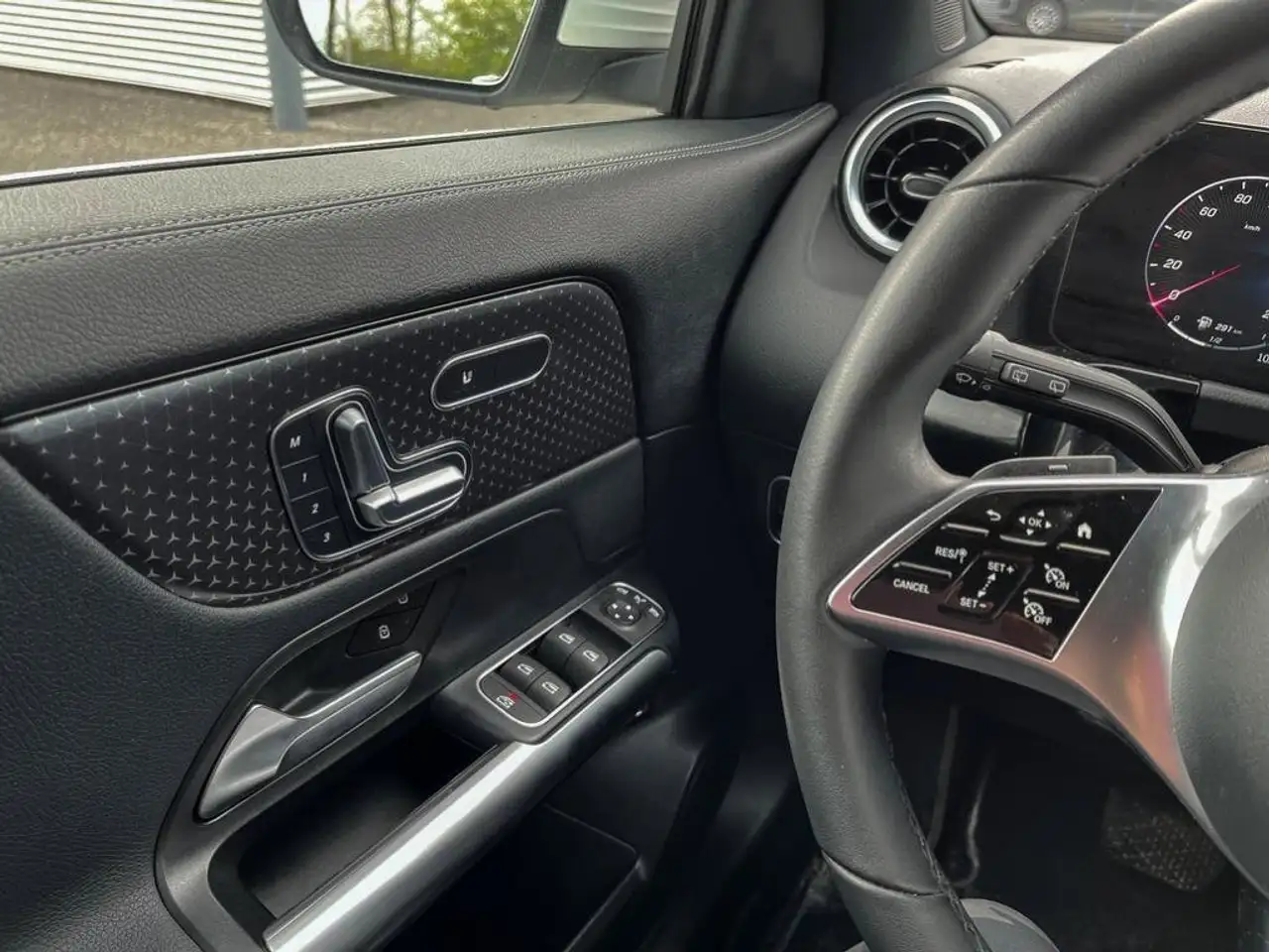 Mercedes-Benz GLA - Image 20