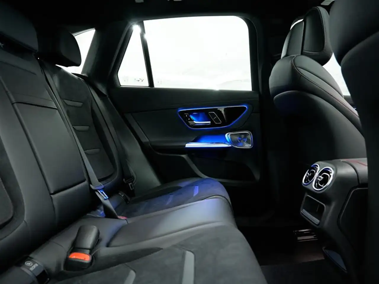Mercedes-Benz GLC - Image 25