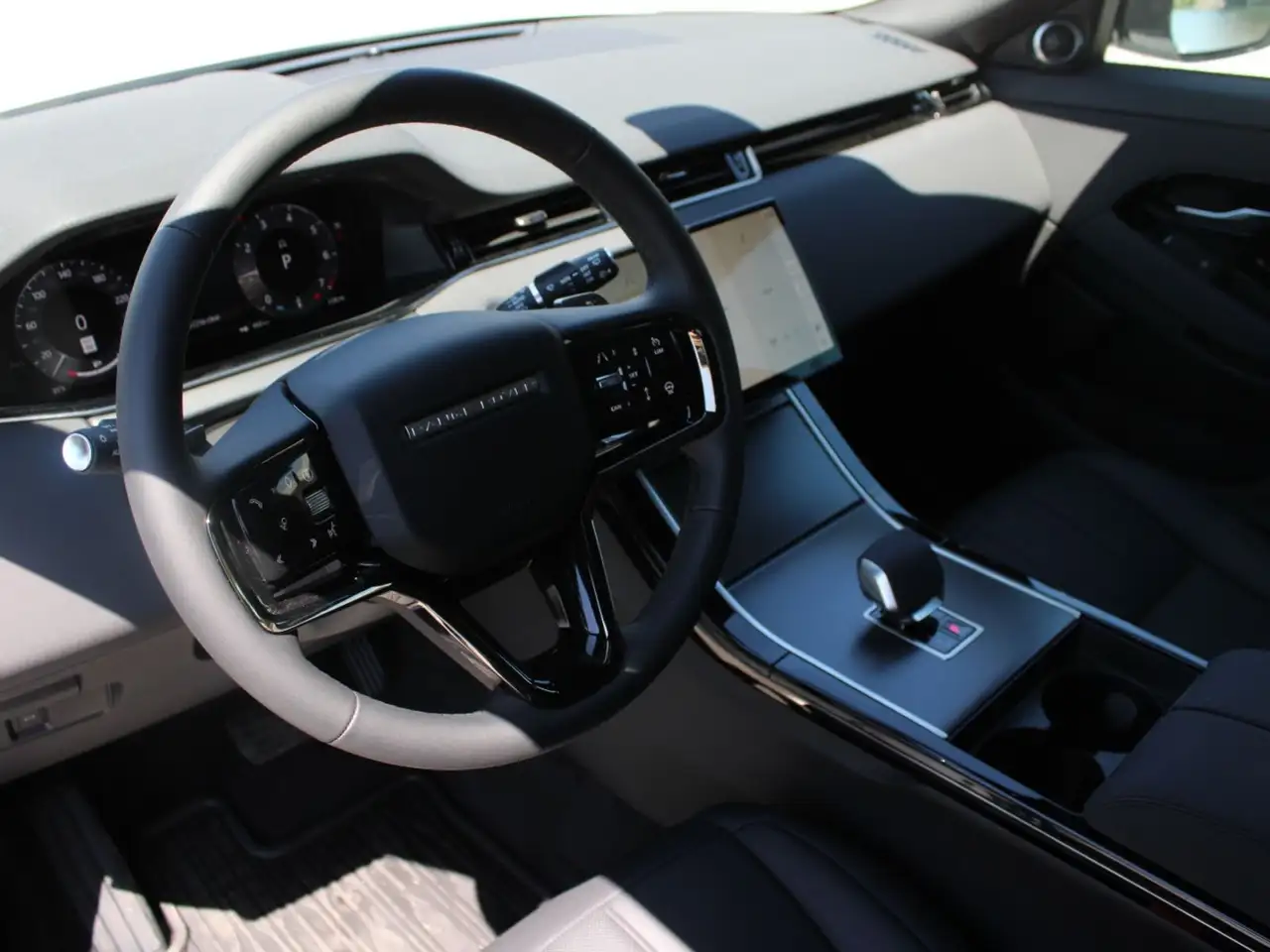 Land Rover Range Rover Evoque - Image 2