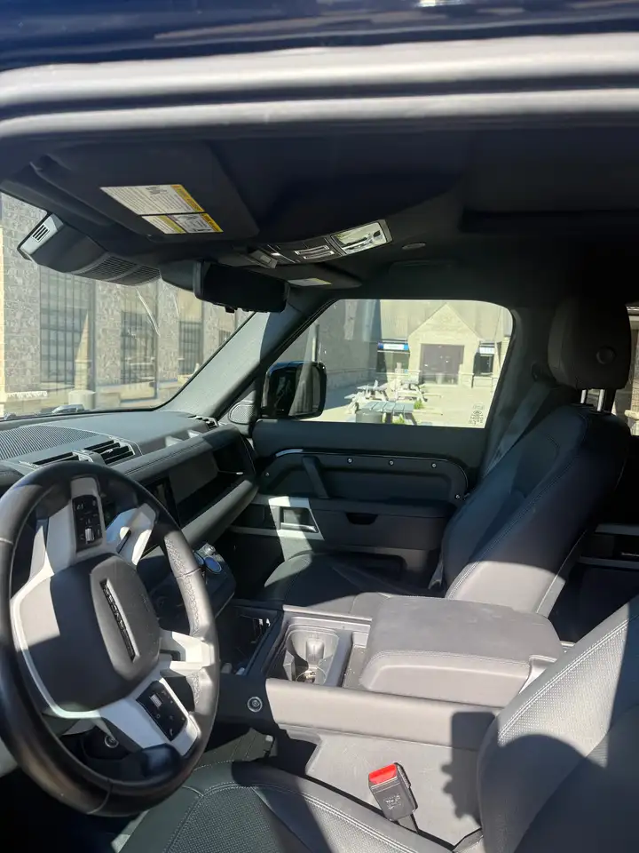 Land Rover Defender - Image 2