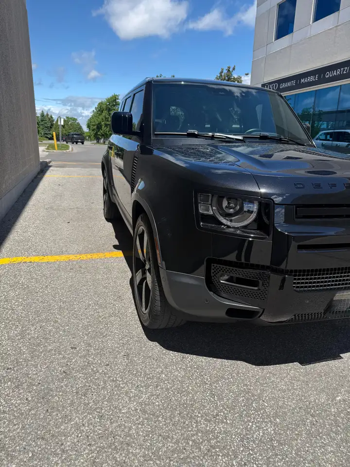 Land Rover Defender - Image 11