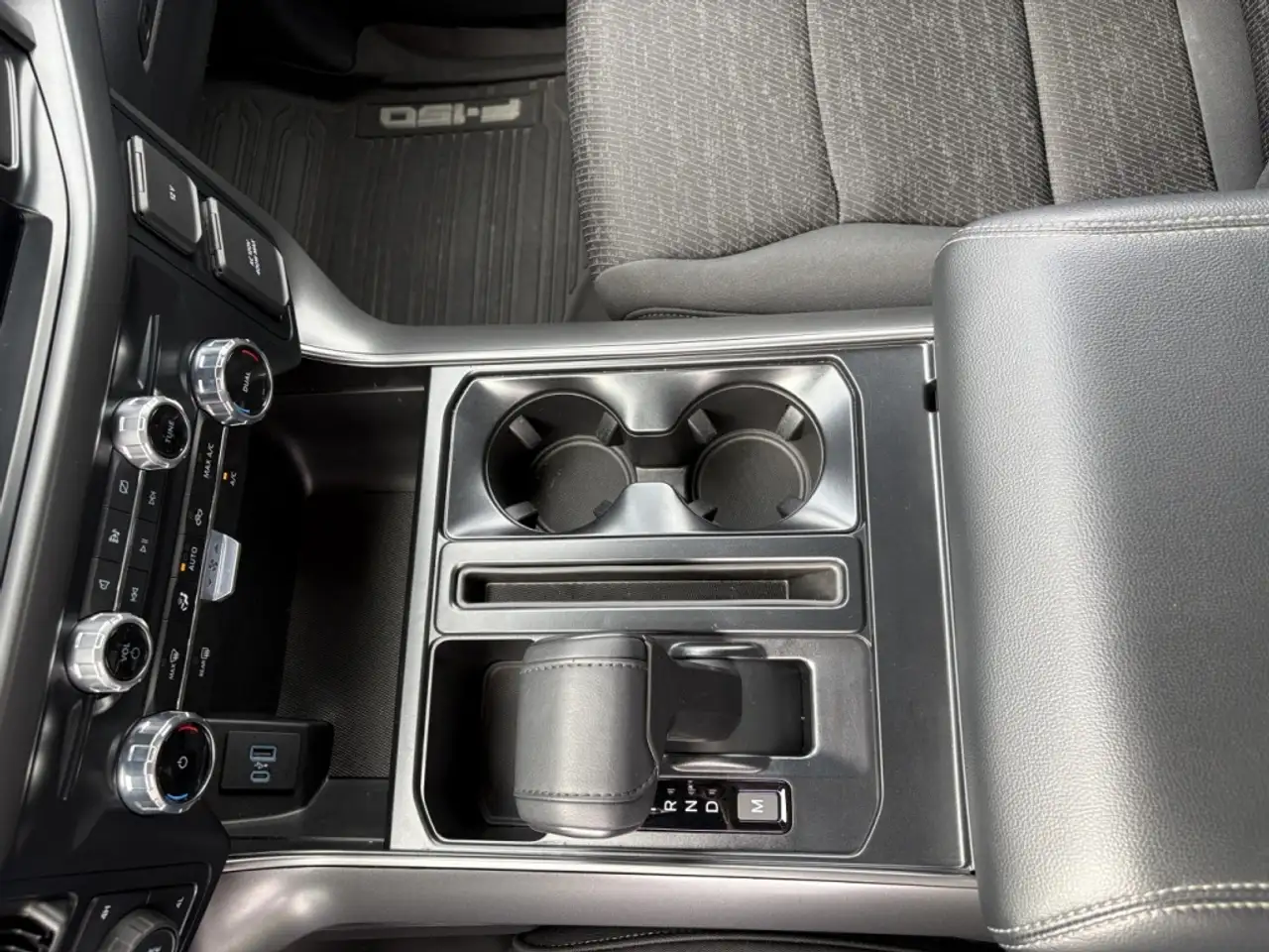 Ford F-150 - Image 38