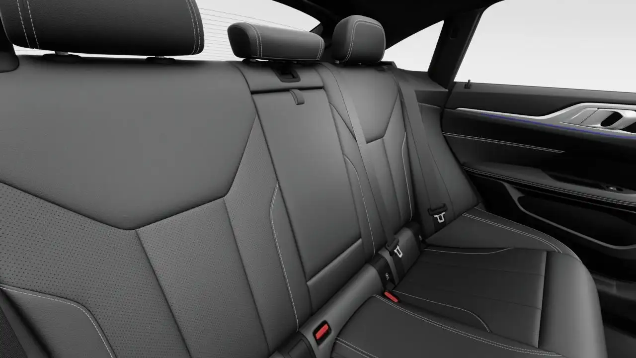 BMW i4 - Image 12