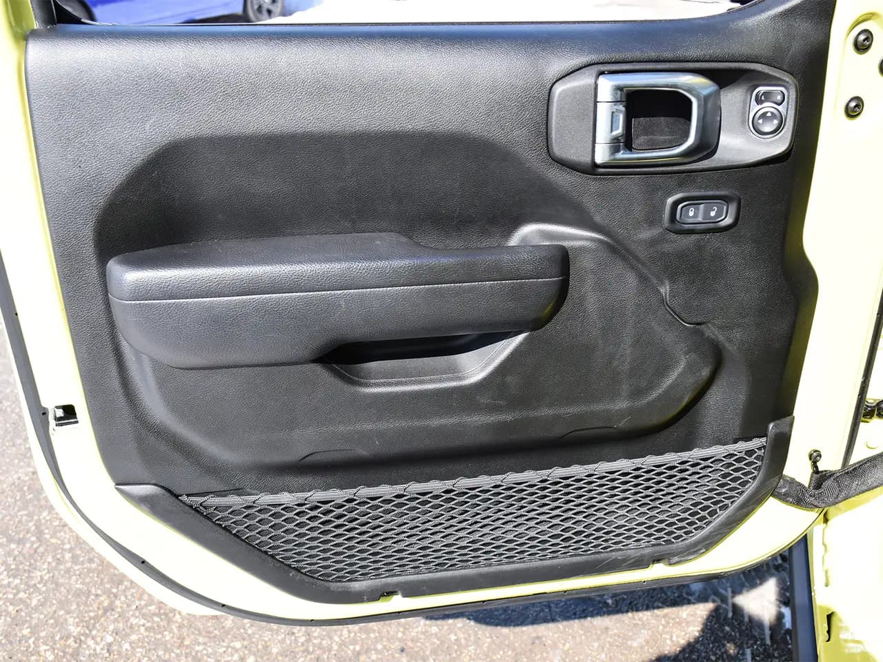 Jeep Wrangler - Image 10
