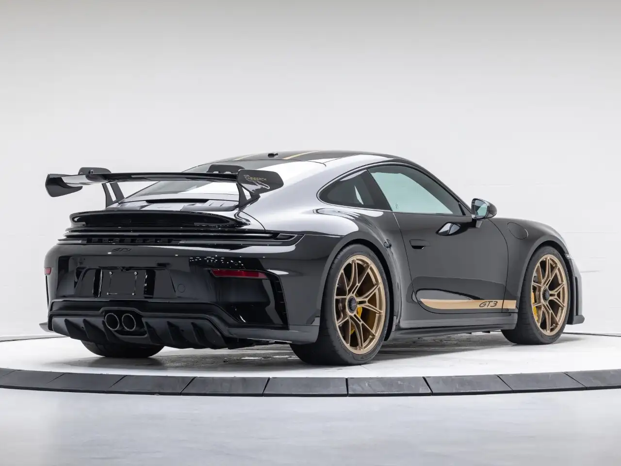 Porsche 911 - Image 22
