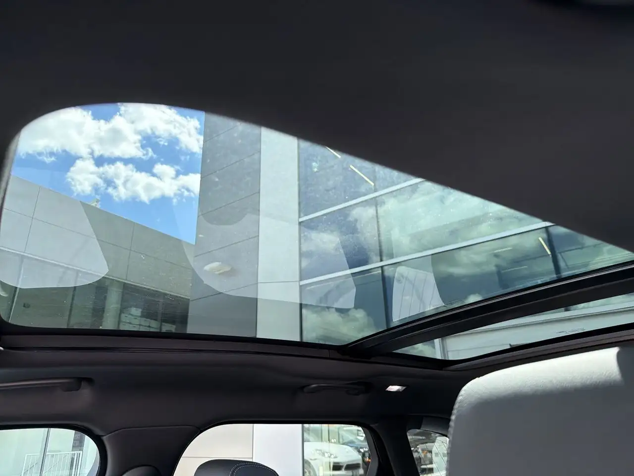 Land Rover Range Rover Velar - Image 17