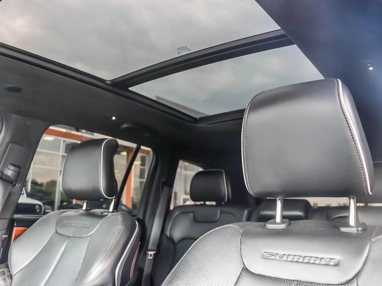 Jeep Grand Cherokee - Image 17