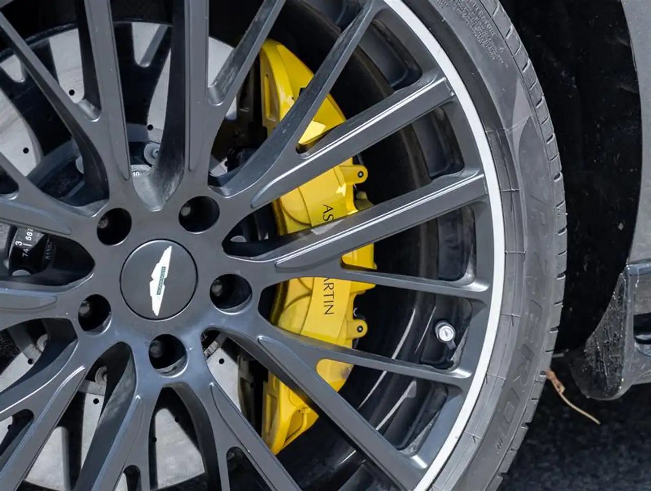 Aston Martin DBX - Image 39