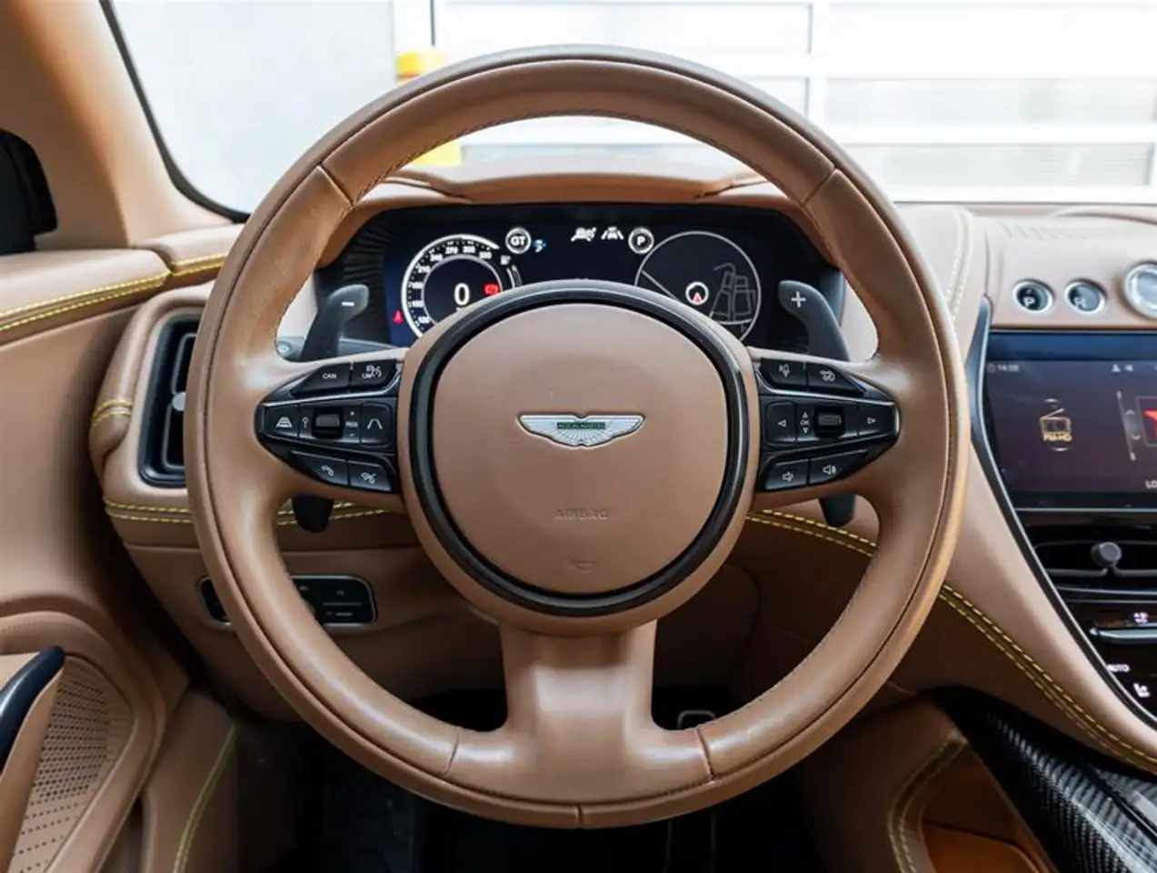 Aston Martin DBX - Image 3