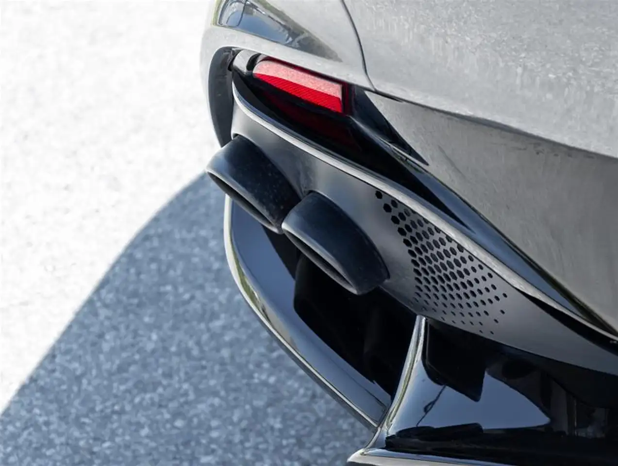 Aston Martin DBX - Image 42