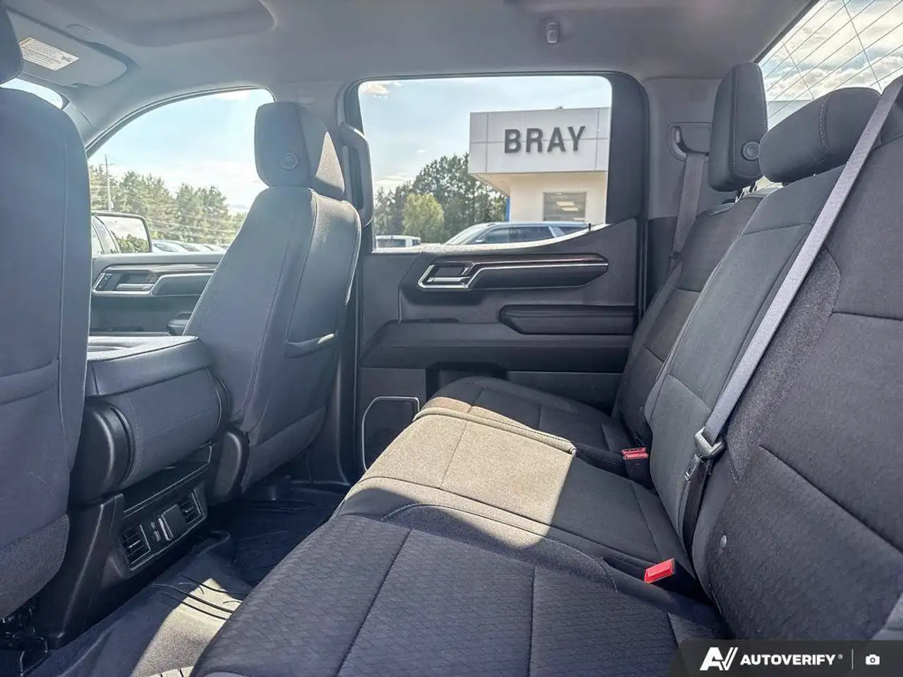 Chevrolet Silverado 1500 - Image 26