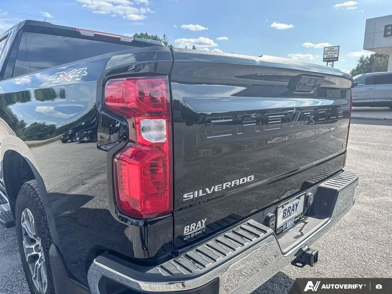 Chevrolet Silverado 1500 - Image 14