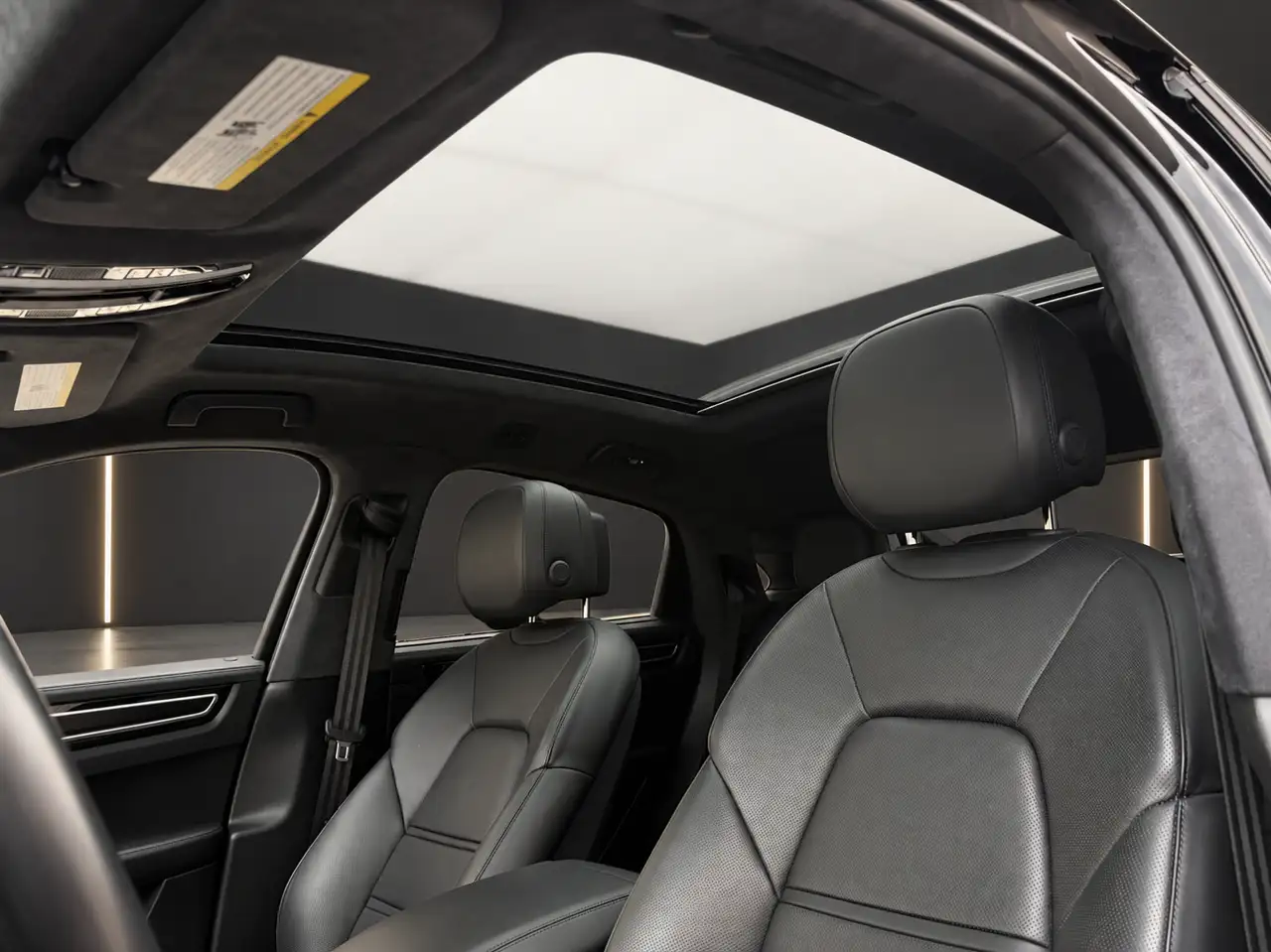 Porsche Cayenne - Image 18