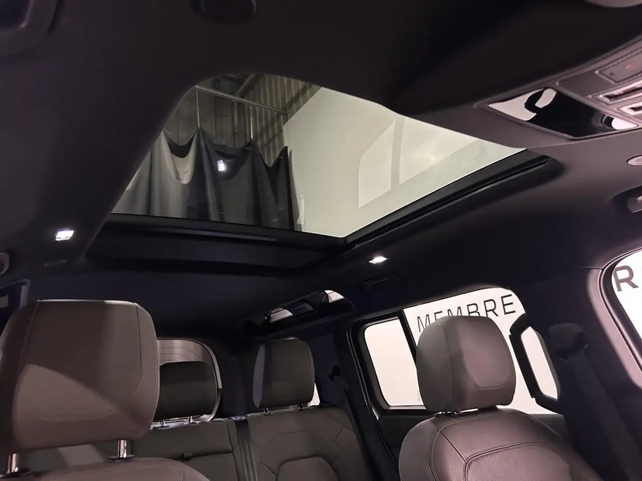 Land Rover Defender - Image 14