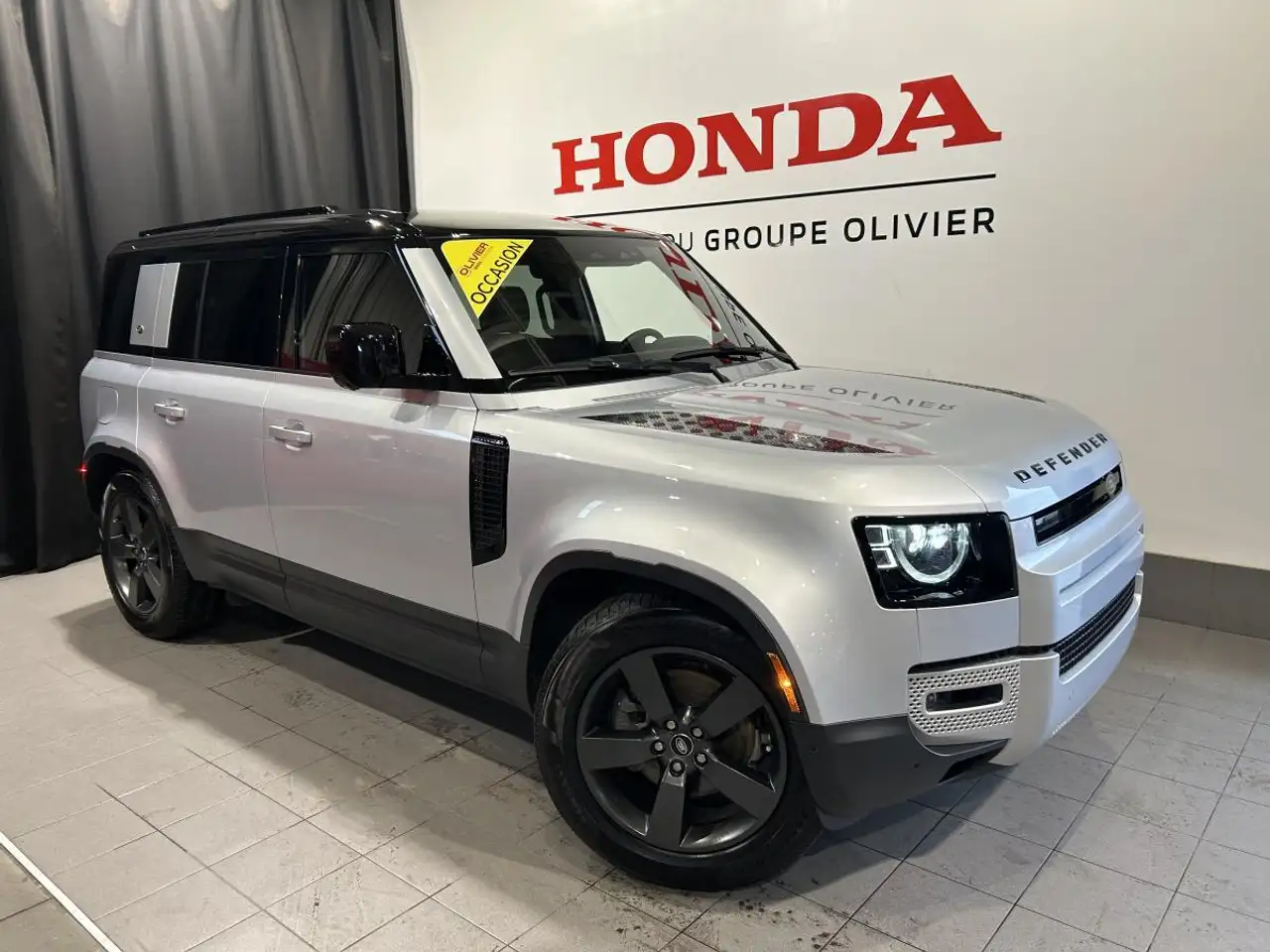 Land Rover Defender - Image 1