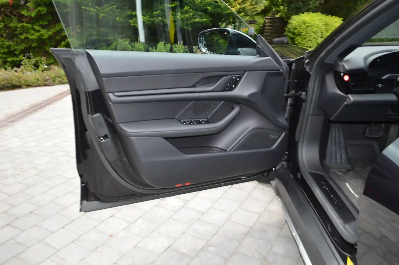 Porsche Taycan - Image 16