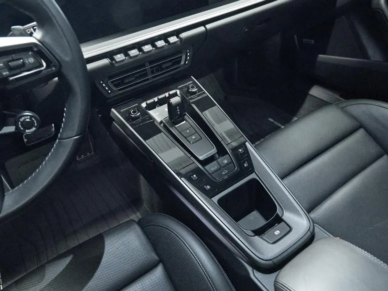 Porsche 911 - Image 30