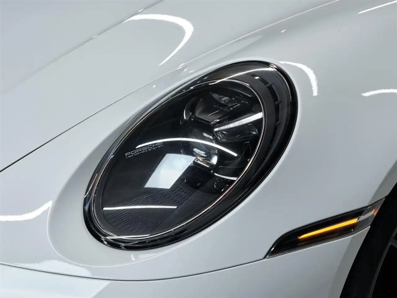 Porsche 911 - Image 8