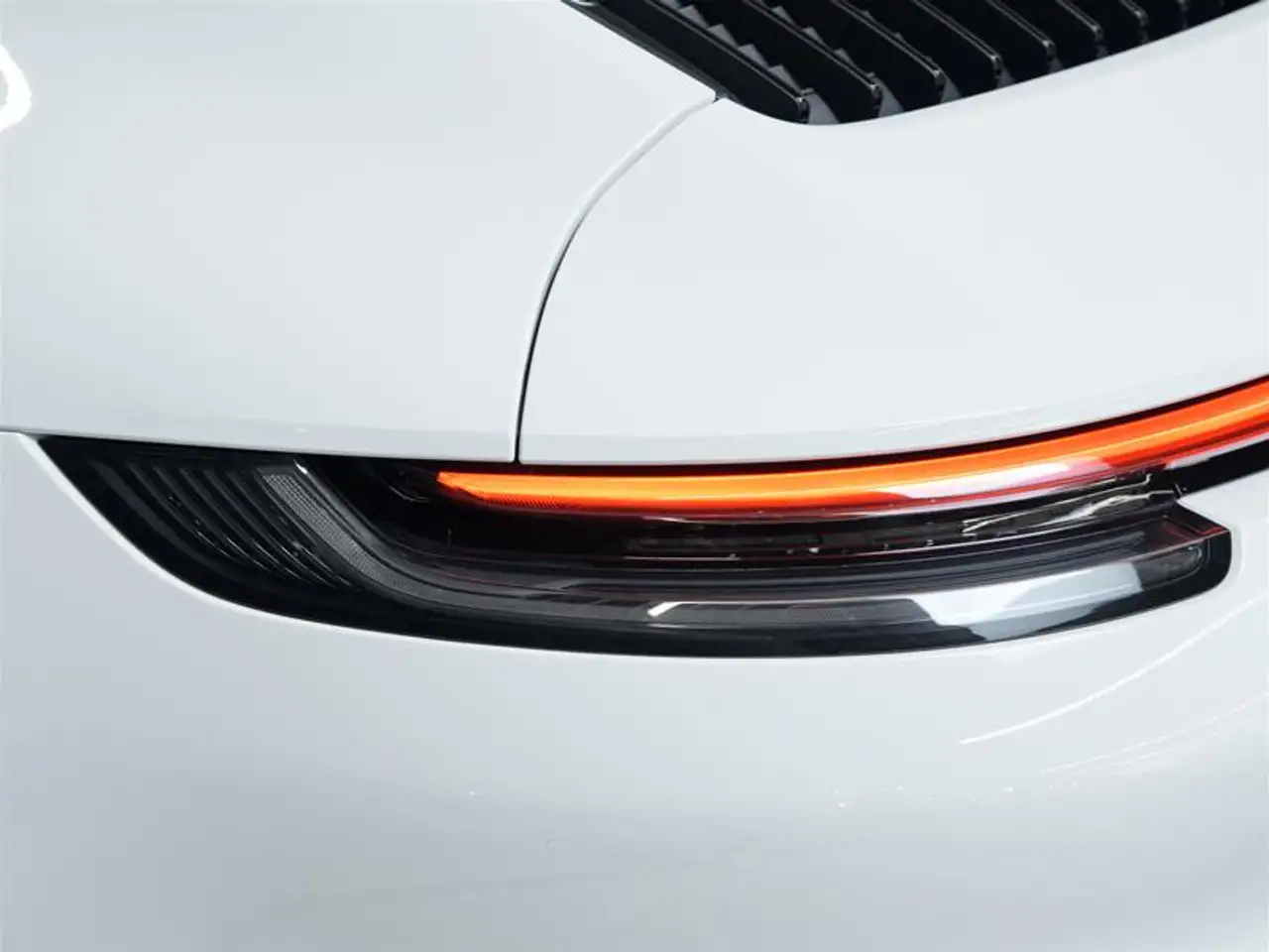 Porsche 911 - Image 12