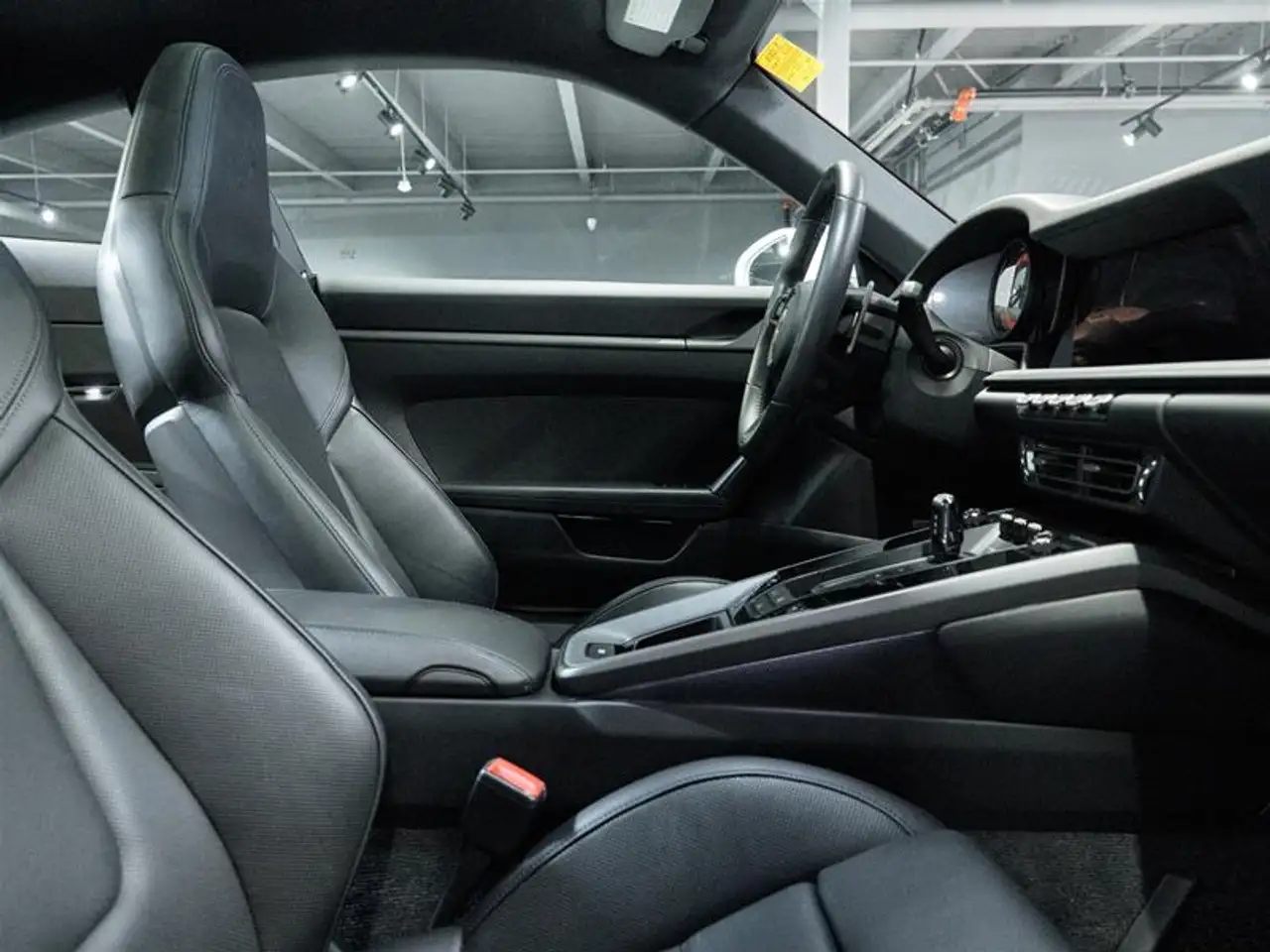 Porsche 911 - Image 22