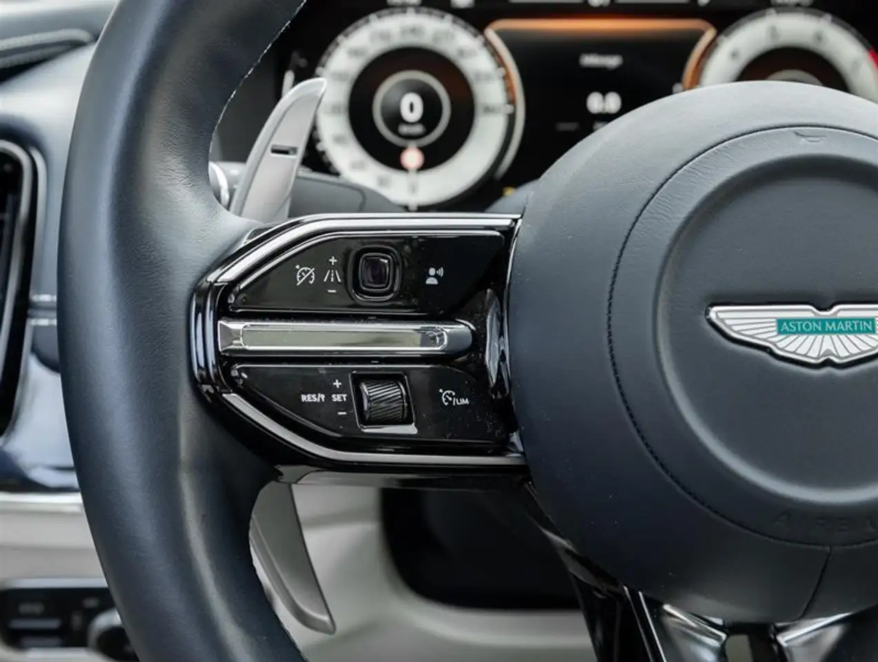 Aston Martin DBX - Image 13