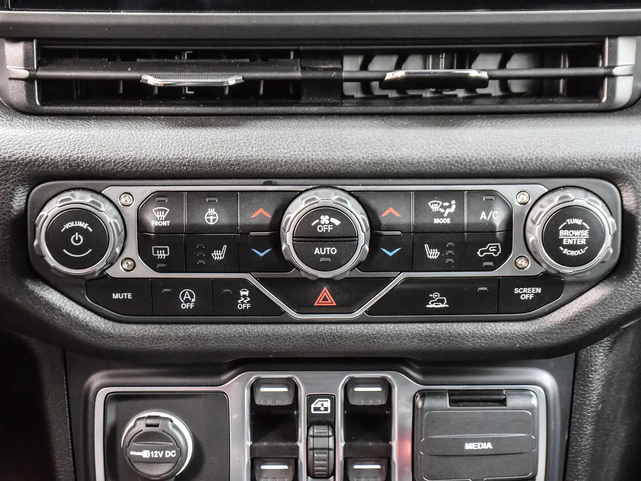 Jeep Wrangler - Image 22