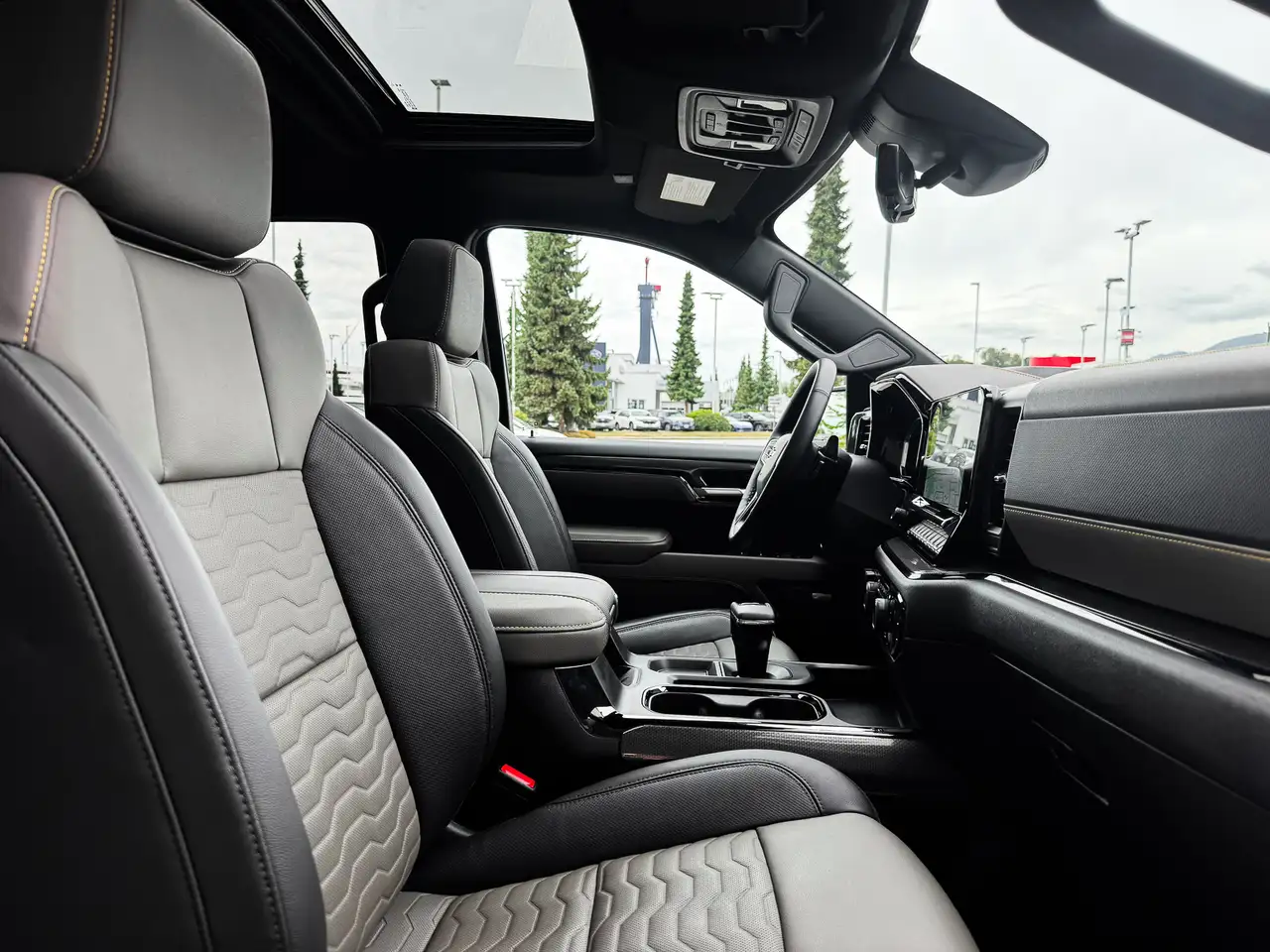 Chevrolet Silverado 1500 - Image 11