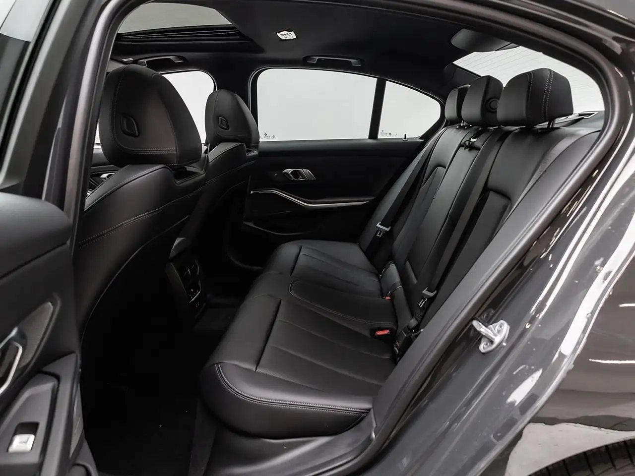 BMW 3 Series - Image 21