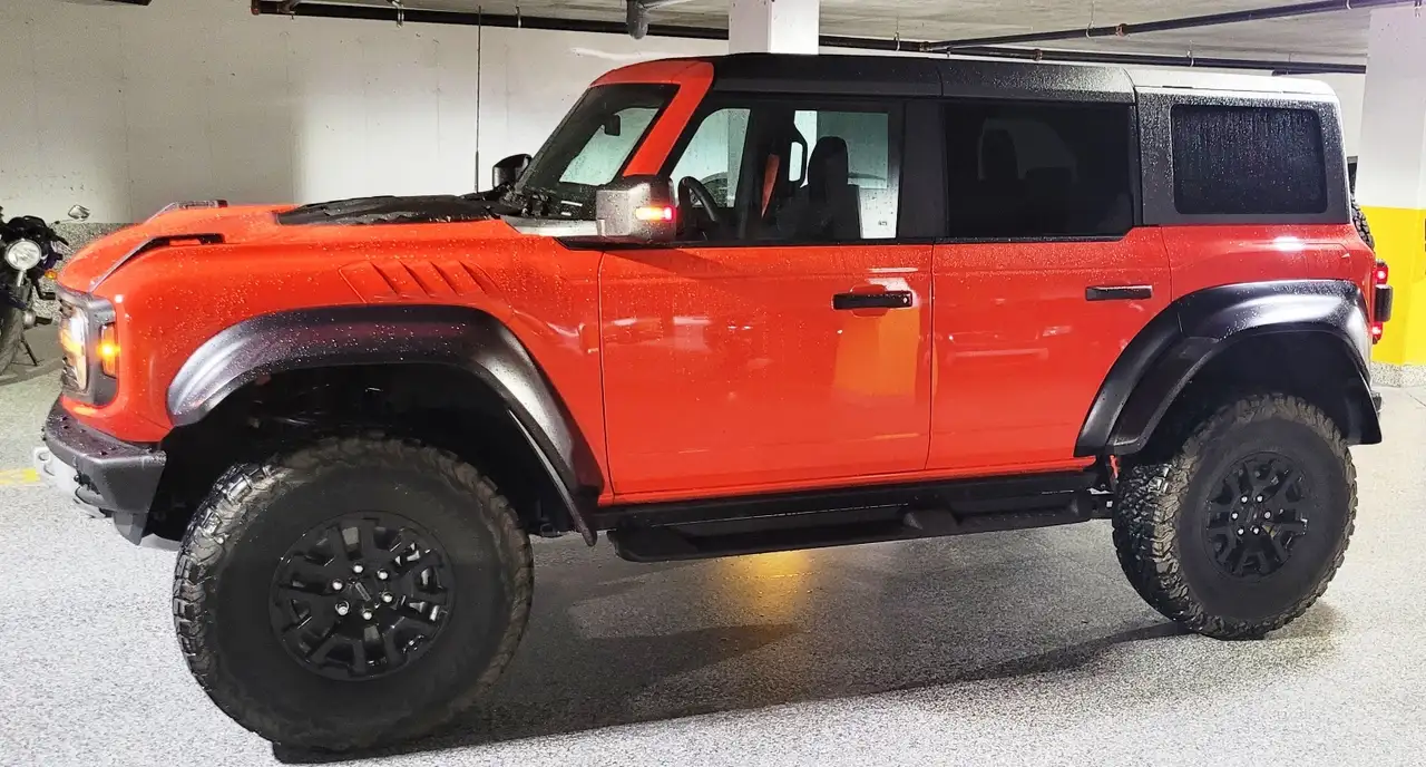 Ford Bronco - Image 2