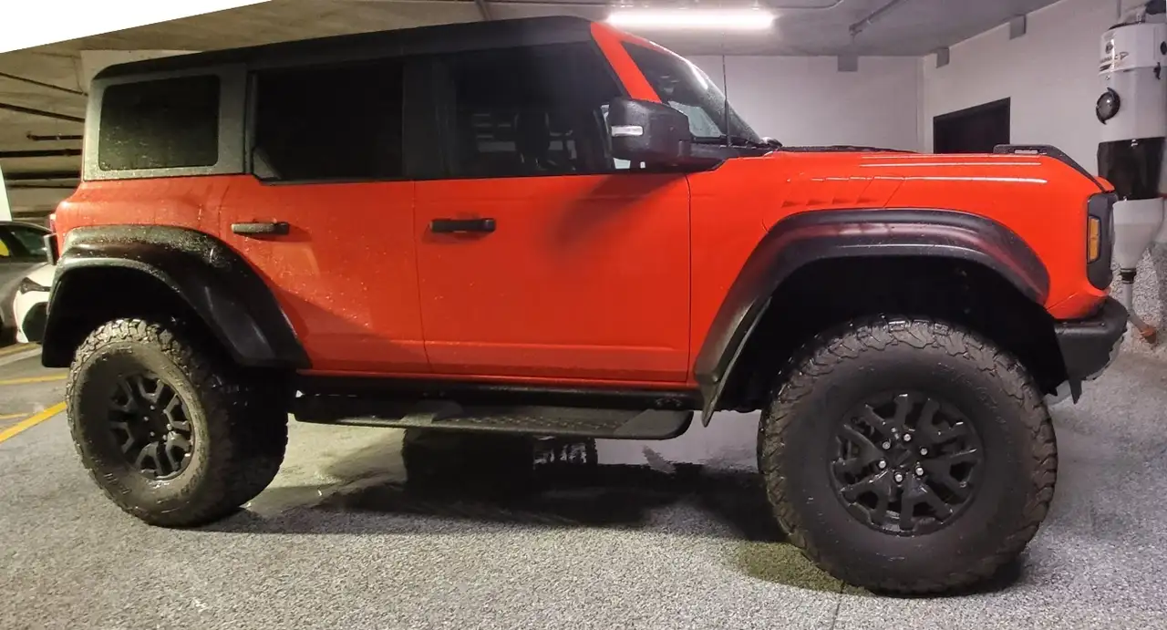 Ford Bronco - Image 3