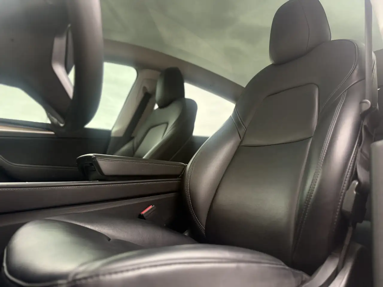 Tesla Model Y - Image 10