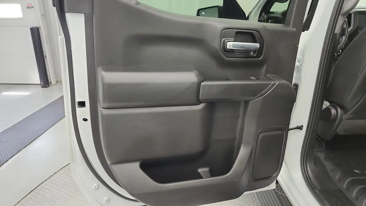 Chevrolet Silverado 1500 - Image 27