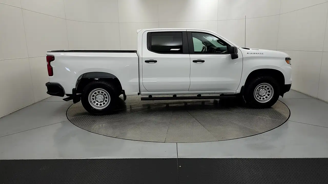 Chevrolet Silverado 1500 - Image 9