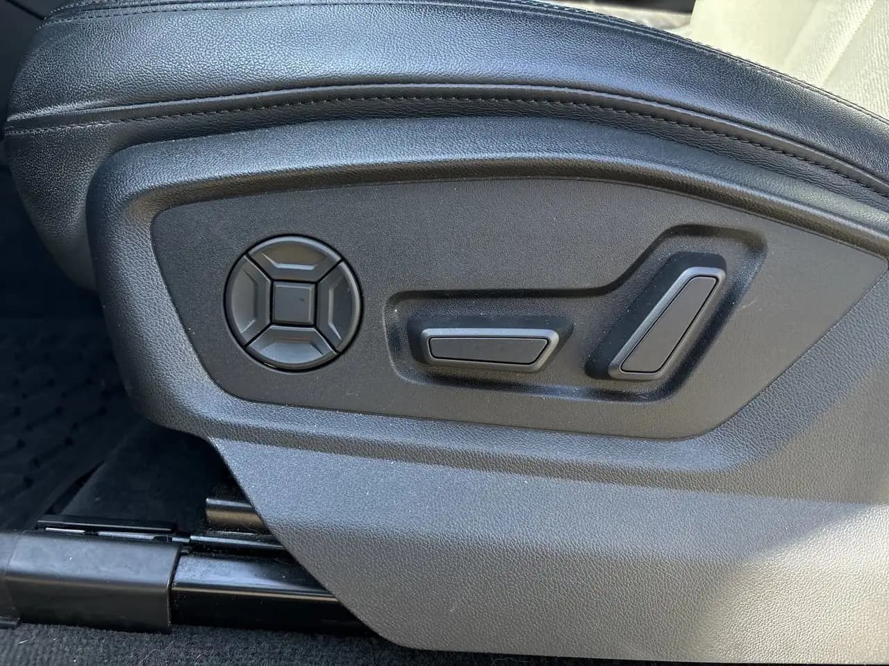 Audi Q7 - Image 20
