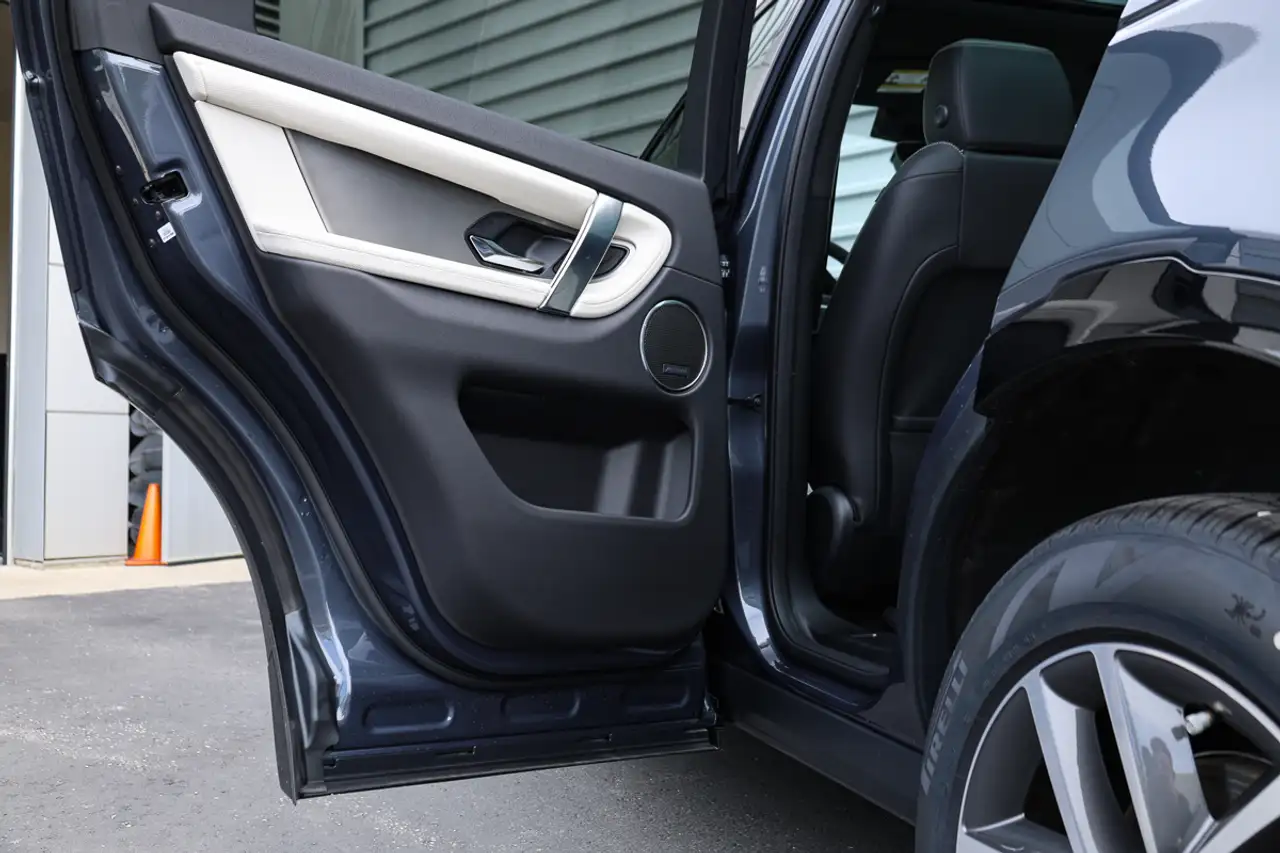 Land Rover Discovery Sport - Image 30