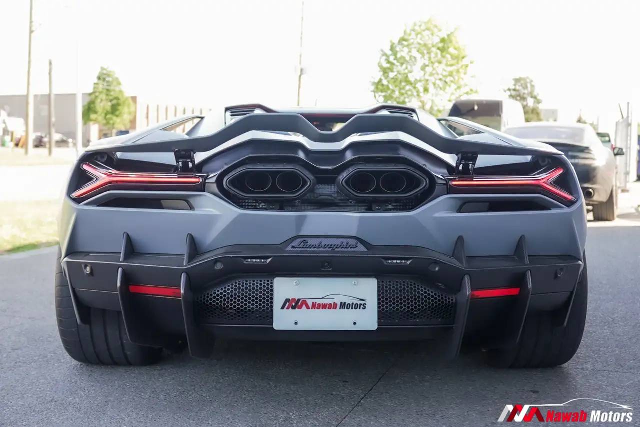 Lamborghini Revuelto - Image 11