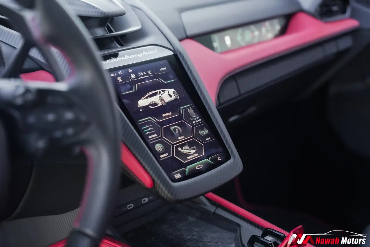 Lamborghini Revuelto - Image 18
